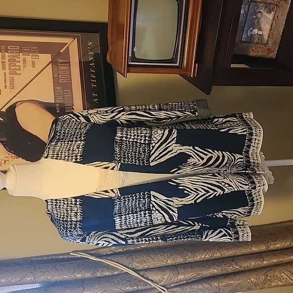 Sweater - Picture 2 of 3